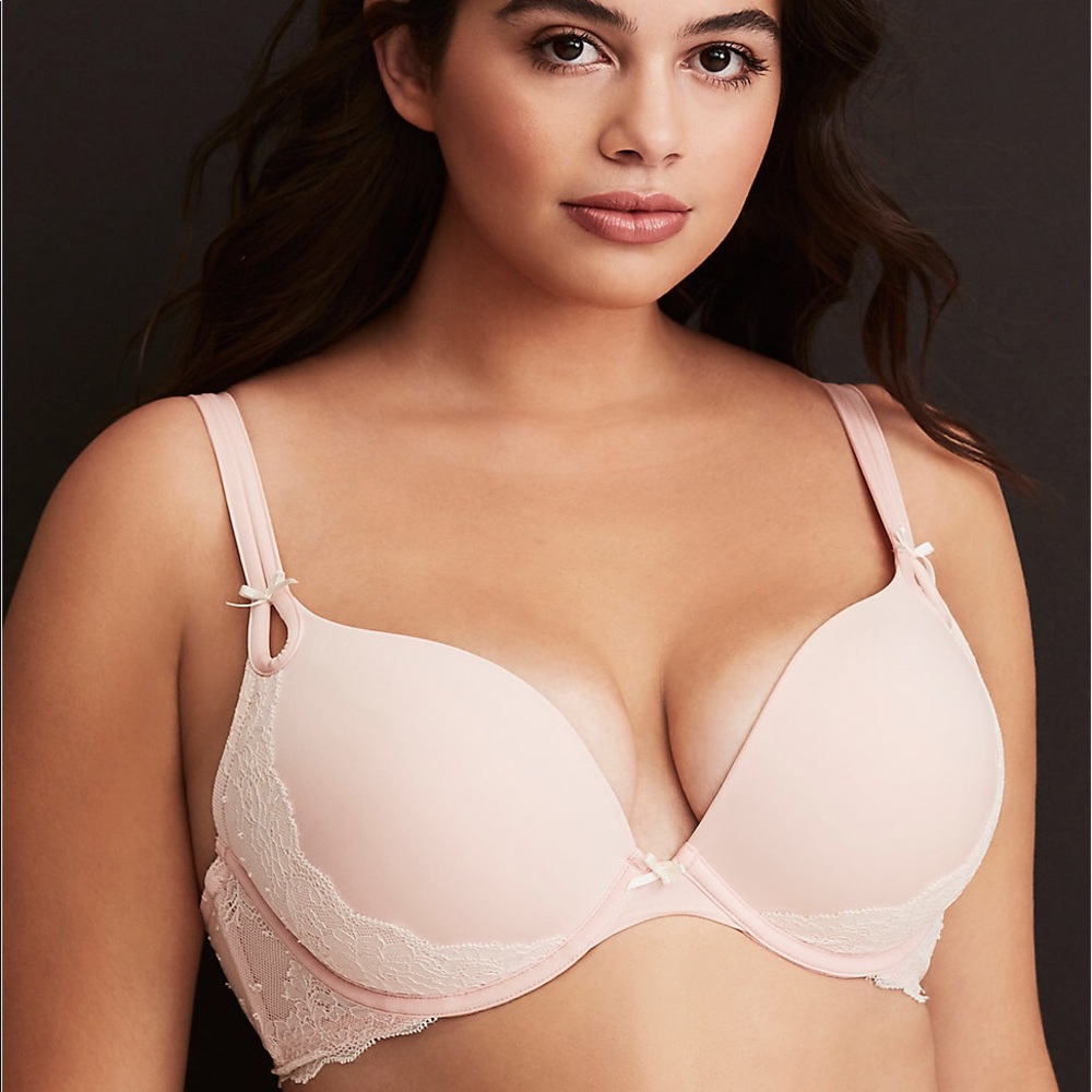 Sultry Blush & Cream Plunge Push Up Bra NWOT